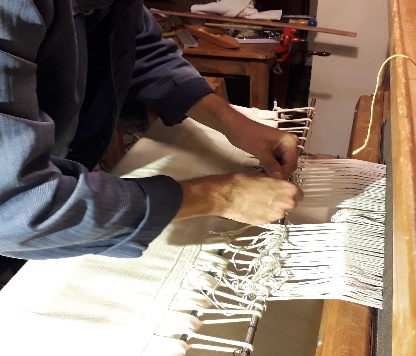 Métier à tisser dans l’atelier Jacques Navaux Tissages